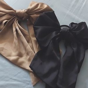 J Crew 2 oversized bows